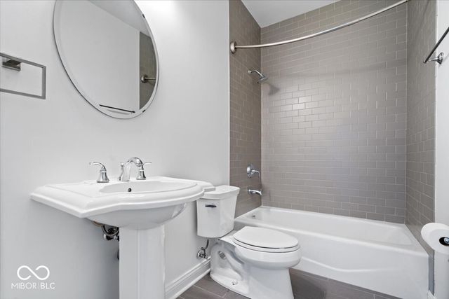 $770,000 | 333 Massachusetts Avenue, Unit 401, Indianapolis, IN 46204