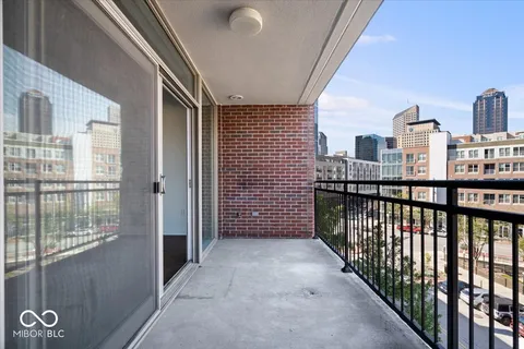 $770,000 | 333 Massachusetts Avenue, Unit 401, Indianapolis, IN 46204