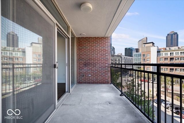 $770,000 | 333 Massachusetts Avenue, Unit 401, Indianapolis, IN 46204
