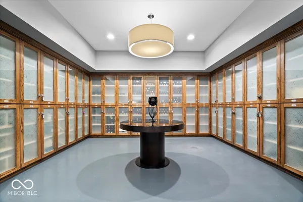 $770,000 | 333 Massachusetts Avenue, Unit 401, Indianapolis, IN 46204