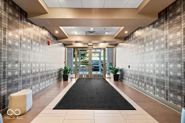 $770,000 | 333 Massachusetts Avenue, Unit 401, Indianapolis, IN 46204