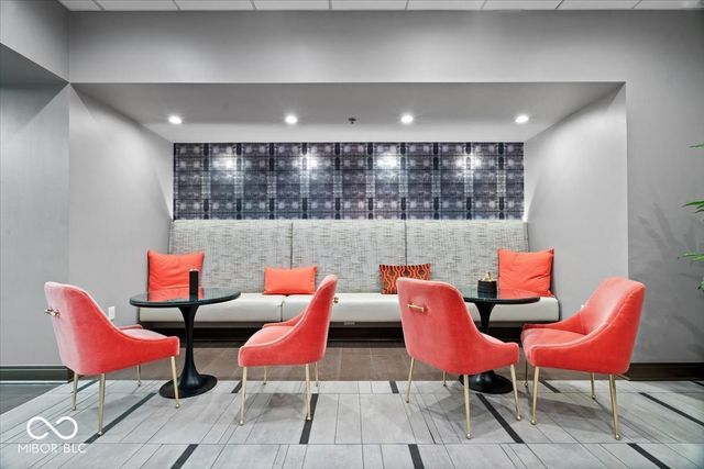 $770,000 | 333 Massachusetts Avenue, Unit 401, Indianapolis, IN 46204