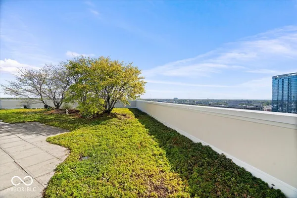 $770,000 | 333 Massachusetts Avenue, Unit 401, Indianapolis, IN 46204