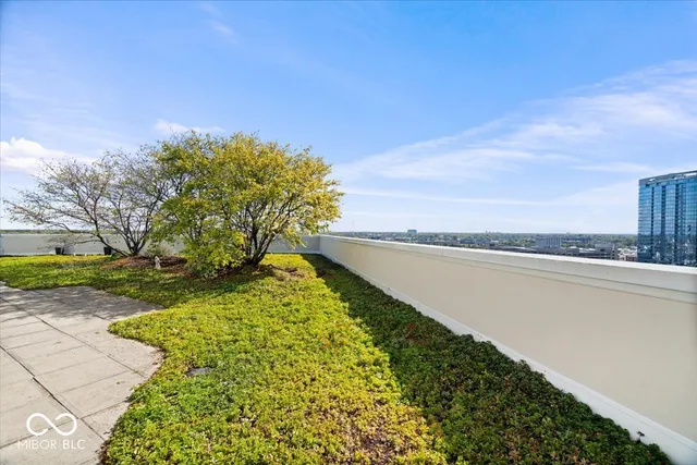 $770,000 | 333 Massachusetts Avenue, Unit 401, Indianapolis, IN 46204