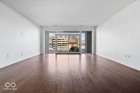 $770,000 | 333 Massachusetts Avenue, Unit 401, Indianapolis, IN 46204