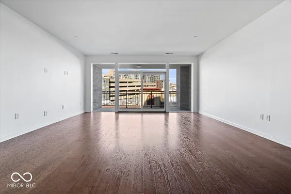 $770,000 | 333 Massachusetts Avenue, Unit 401, Indianapolis, IN 46204