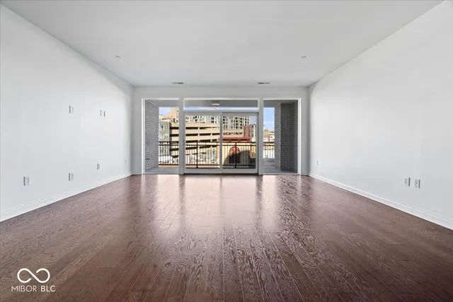 $770,000 | 333 Massachusetts Avenue, Unit 401, Indianapolis, IN 46204