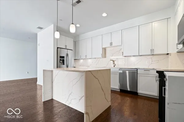 $770,000 | 333 Massachusetts Avenue, Unit 401, Indianapolis, IN 46204