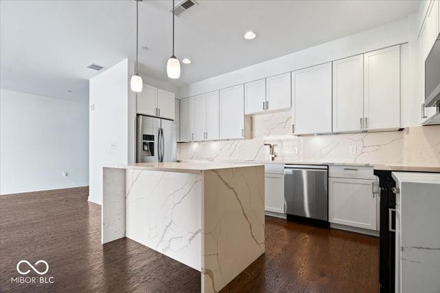 $770,000 | 333 Massachusetts Avenue, Unit 401, Indianapolis, IN 46204