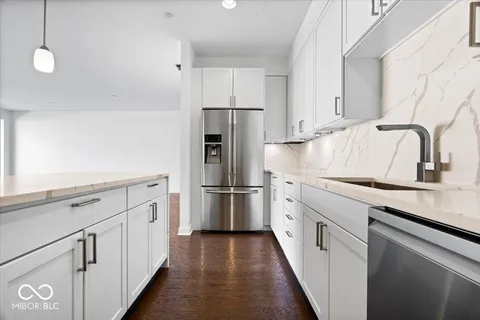 $770,000 | 333 Massachusetts Avenue, Unit 401, Indianapolis, IN 46204