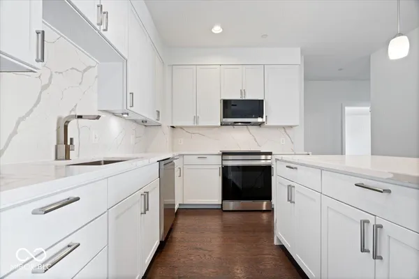 $770,000 | 333 Massachusetts Avenue, Unit 401, Indianapolis, IN 46204