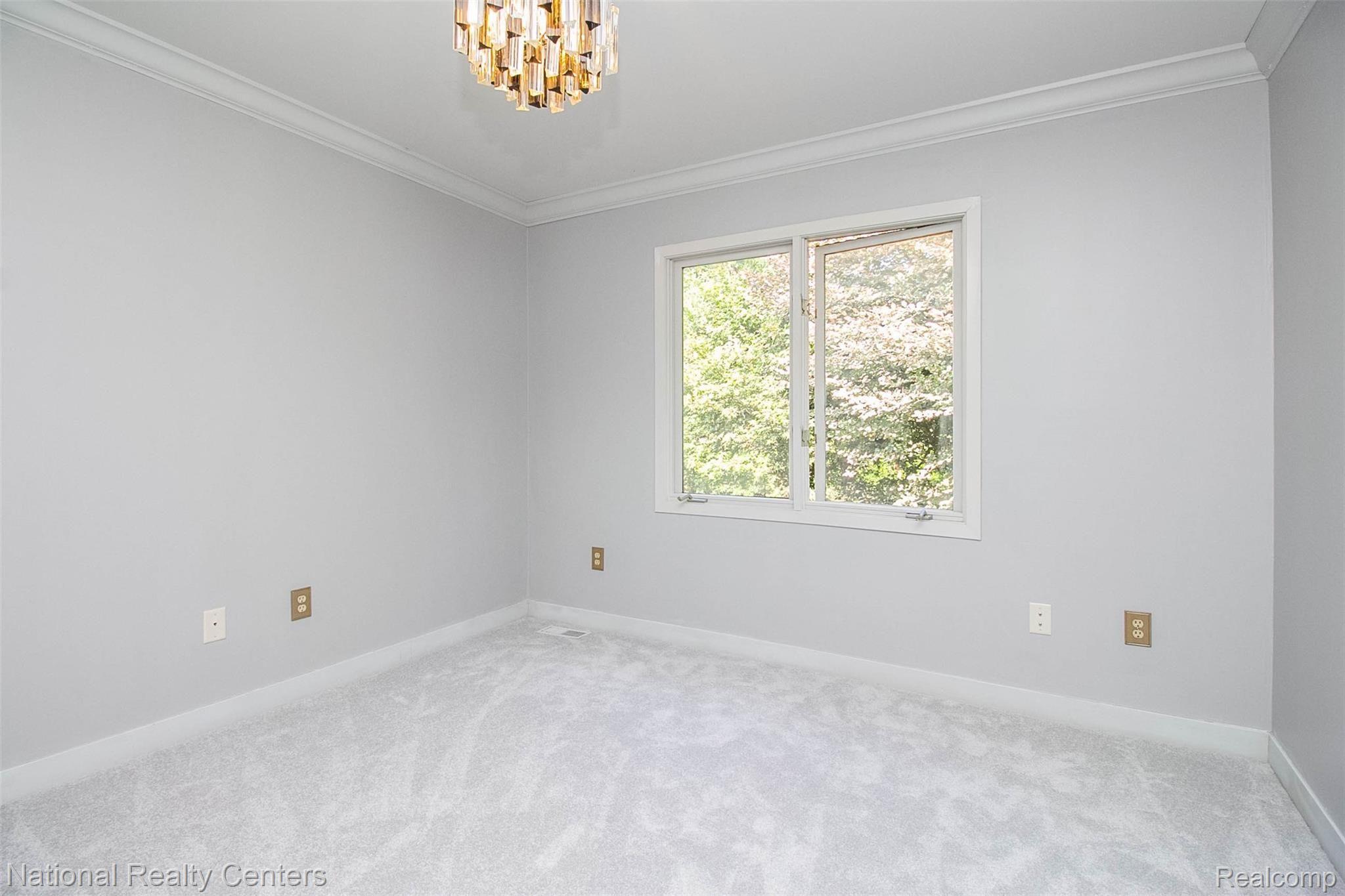 701 Stanford Circle Rochester, MI 48309 - Photo 35 of 43 34.jpg