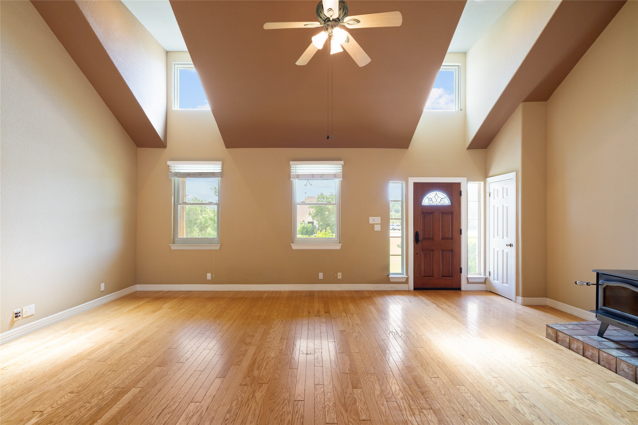 221 Chaparral Road Georgetown, TX 78628 - Photo 3 of 28 Front entry to spacious family room