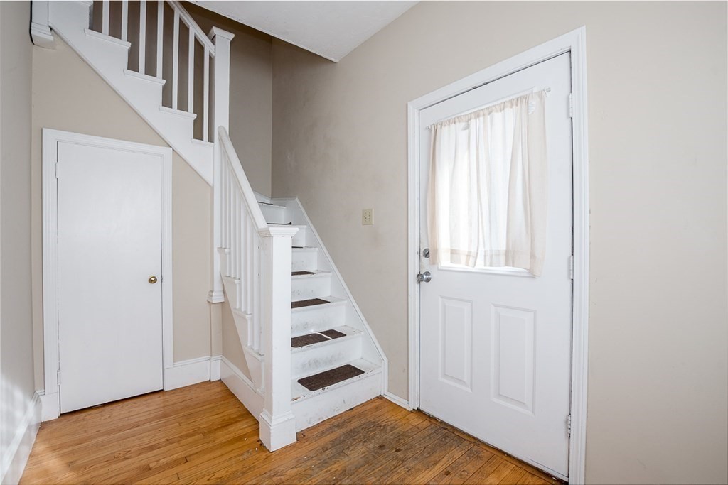 688 Common Street Walpole, MA 02081 - Photo 4 of 32 Gallery Image 4