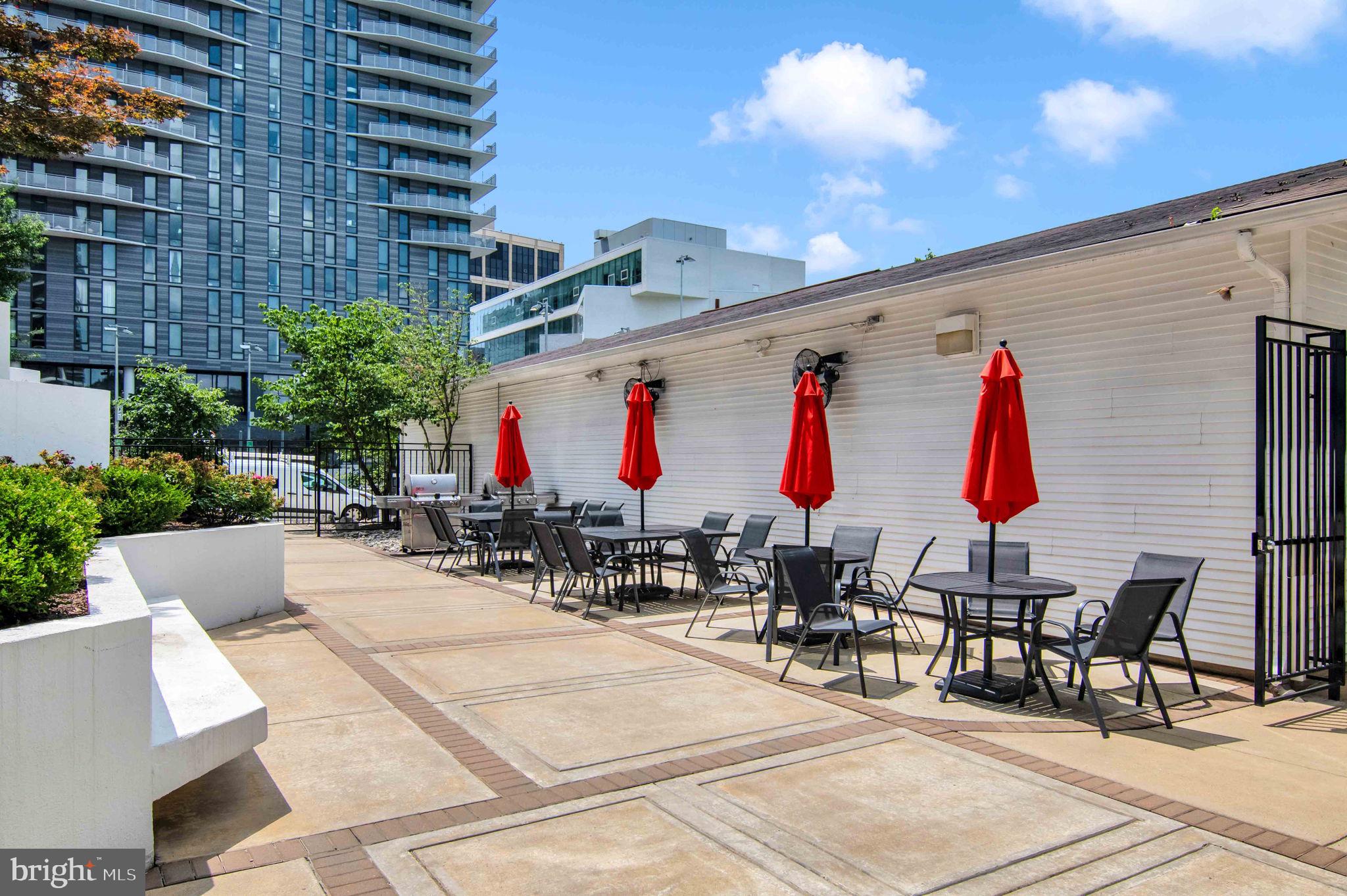 1530 Key Boulevard, Unit 715 Arlington, VA 22209 - Photo 31 of 41 a group of people sitting outside of a building