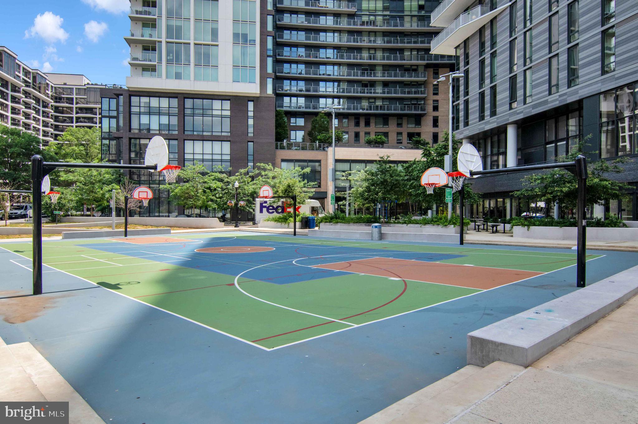 1530 Key Boulevard, Unit 715 Arlington, VA 22209 - Photo 36 of 41 a view of a city with tall buildings