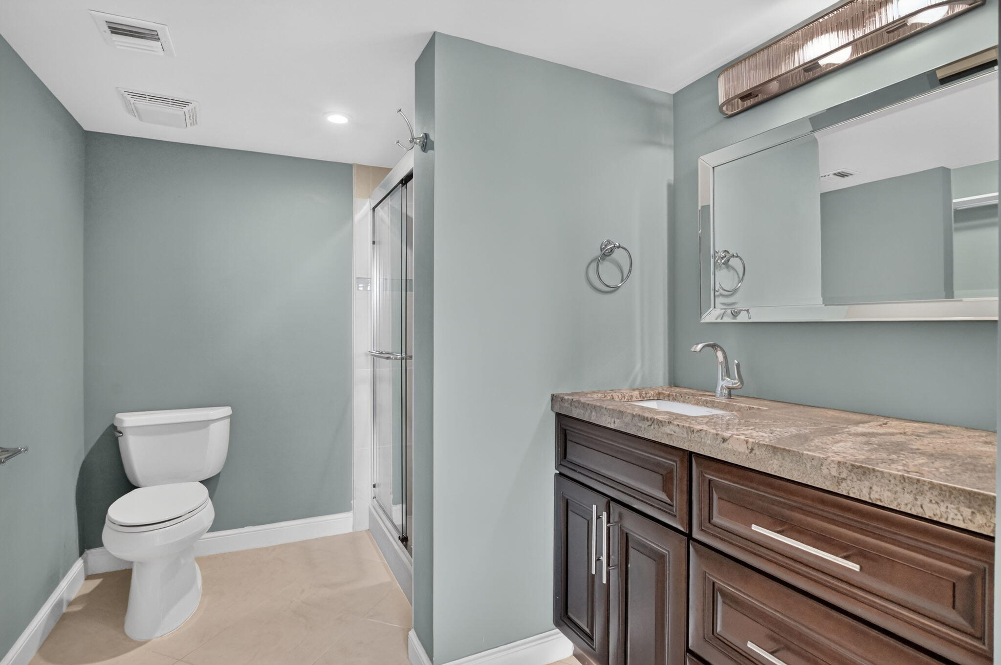 6061 Balboa Circle, Unit 206 Boca Raton, FL 33433 - Photo 17 of 29 Primary bathroom