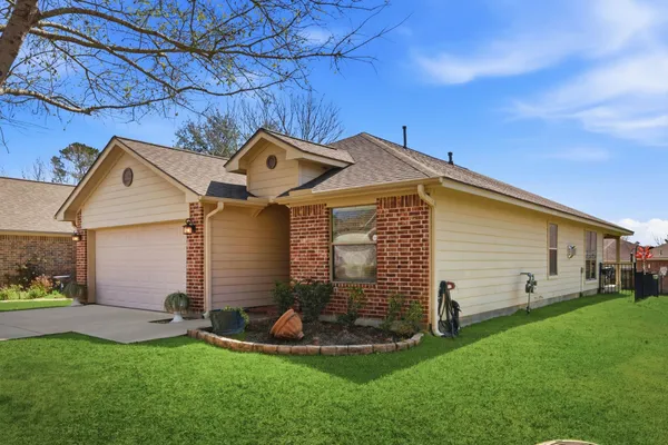 $1,975 | 102 Golfview Court, Montgomery, TX 77356