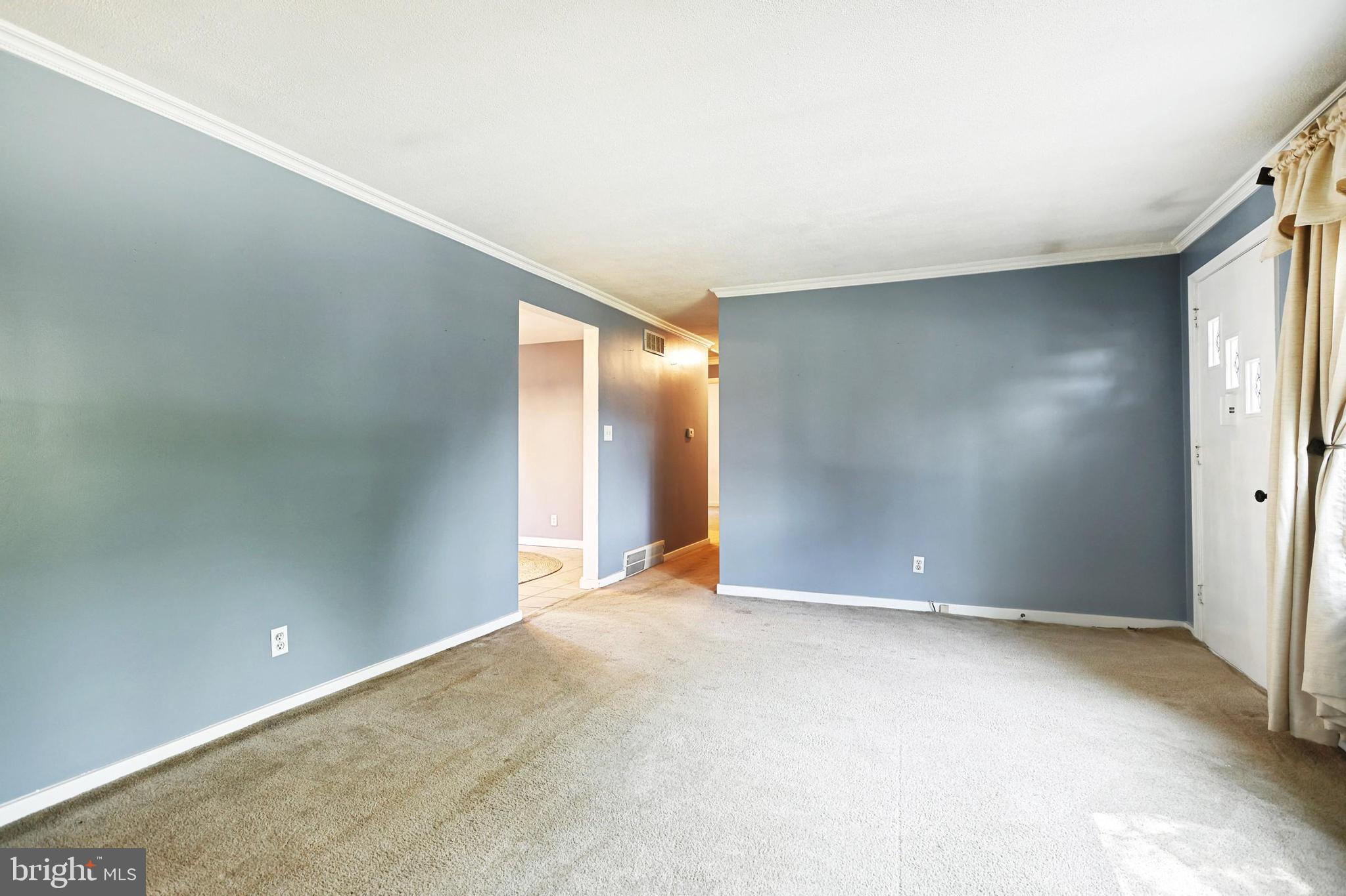 751 Haines Road York, PA 17402 - Photo 9 of 31 Living room