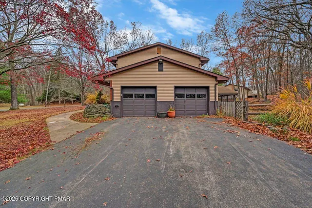 $364,900 | 319 Whispering Hills Drive, East Stroudsburg, PA 18301