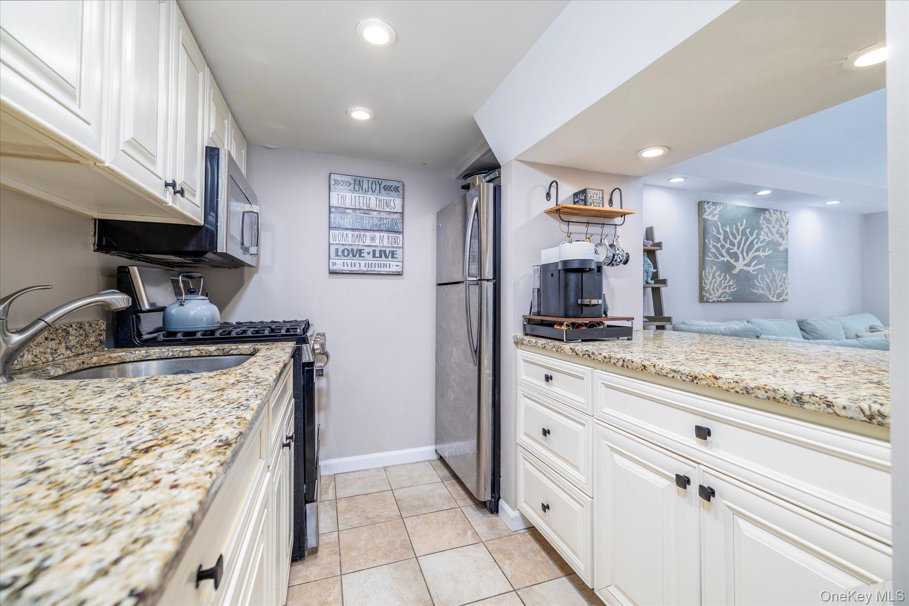 310 Riverside Boulevard, Unit G2 Long Beach, NY 11561 - Photo 8 of 17 Granite Countertops, Stainless Steel