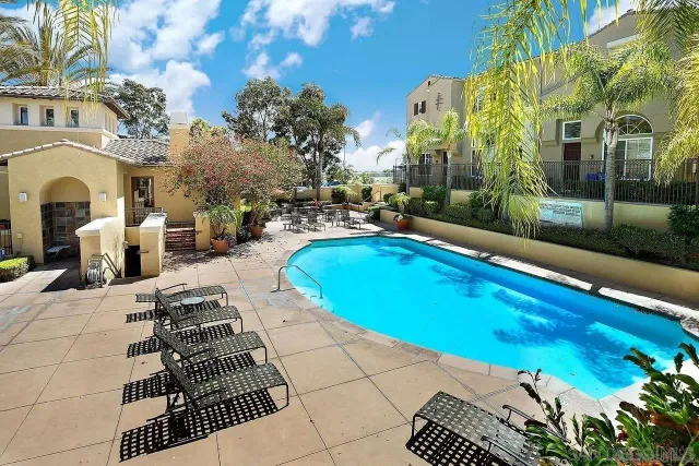 a close up view of a washer and dryer