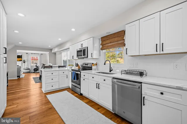 $820,000 | 4103 Meadow Hill Lane, Fairfax, VA 22033