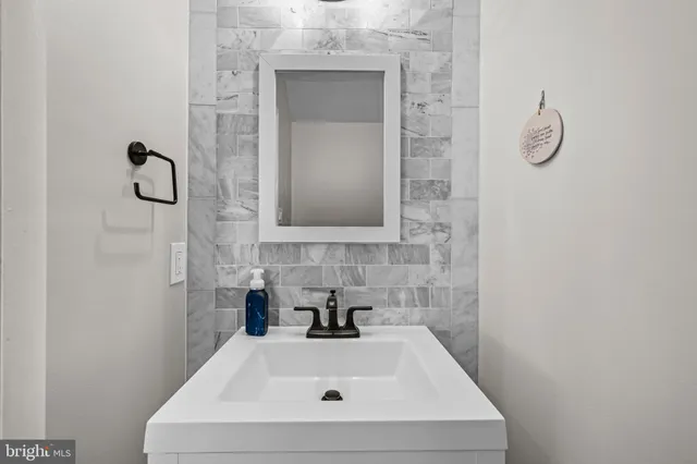 $820,000 | 4103 Meadow Hill Lane, Fairfax, VA 22033