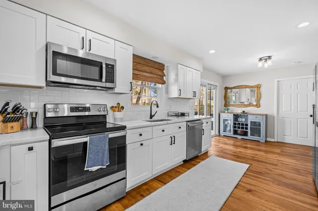 $820,000 | 4103 Meadow Hill Lane, Fairfax, VA 22033