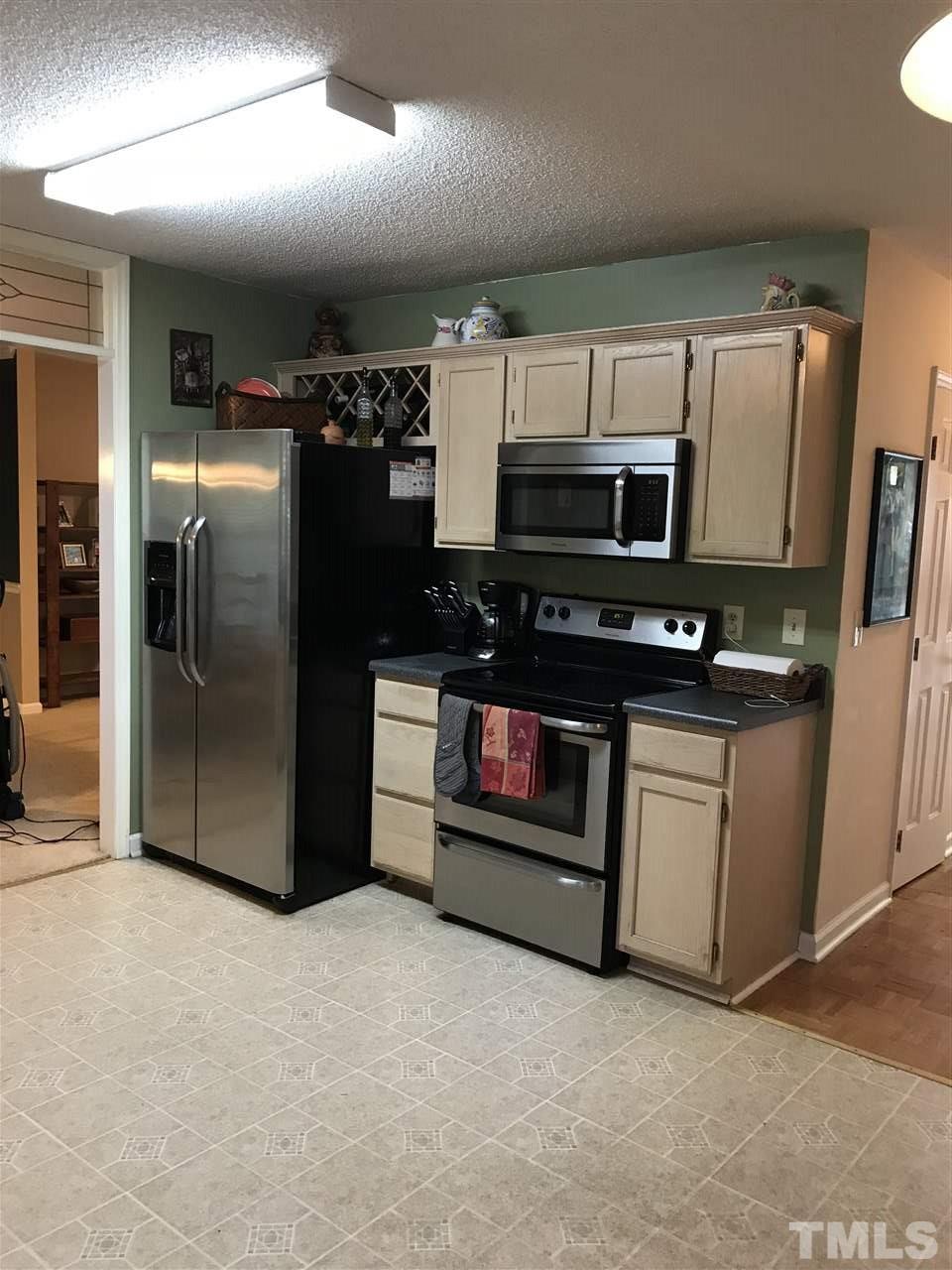 3609 Rubra Circle Raleigh, NC 27616 - Photo 5 of 15 Stainless steel refrigerator conveys