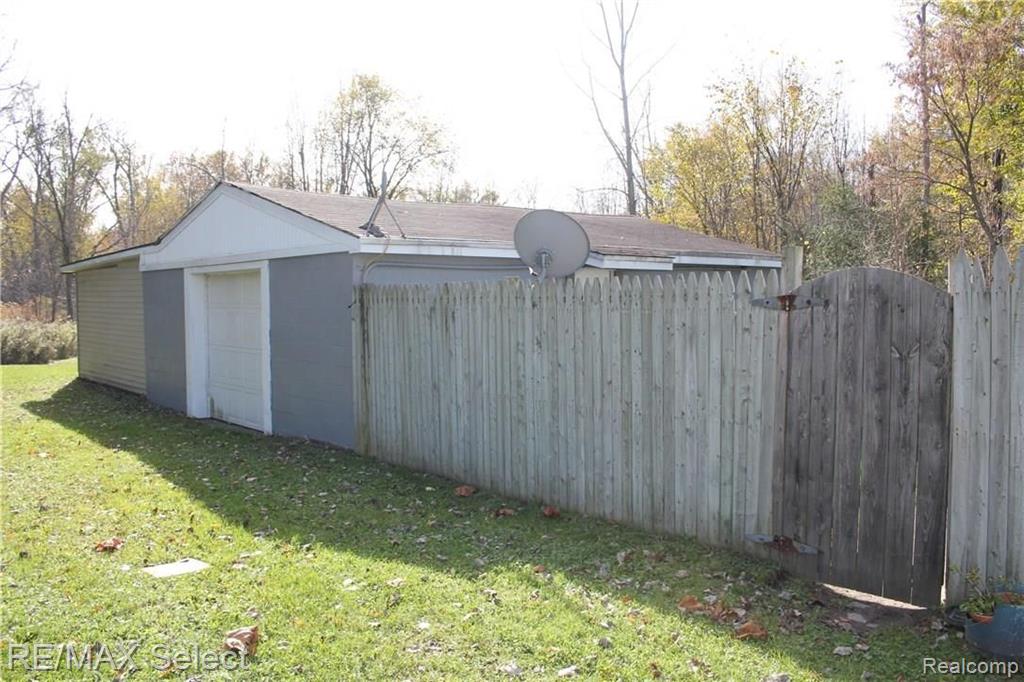 2351 South Long Lake Road Fenton, MI 48430 - Photo 19 of 21