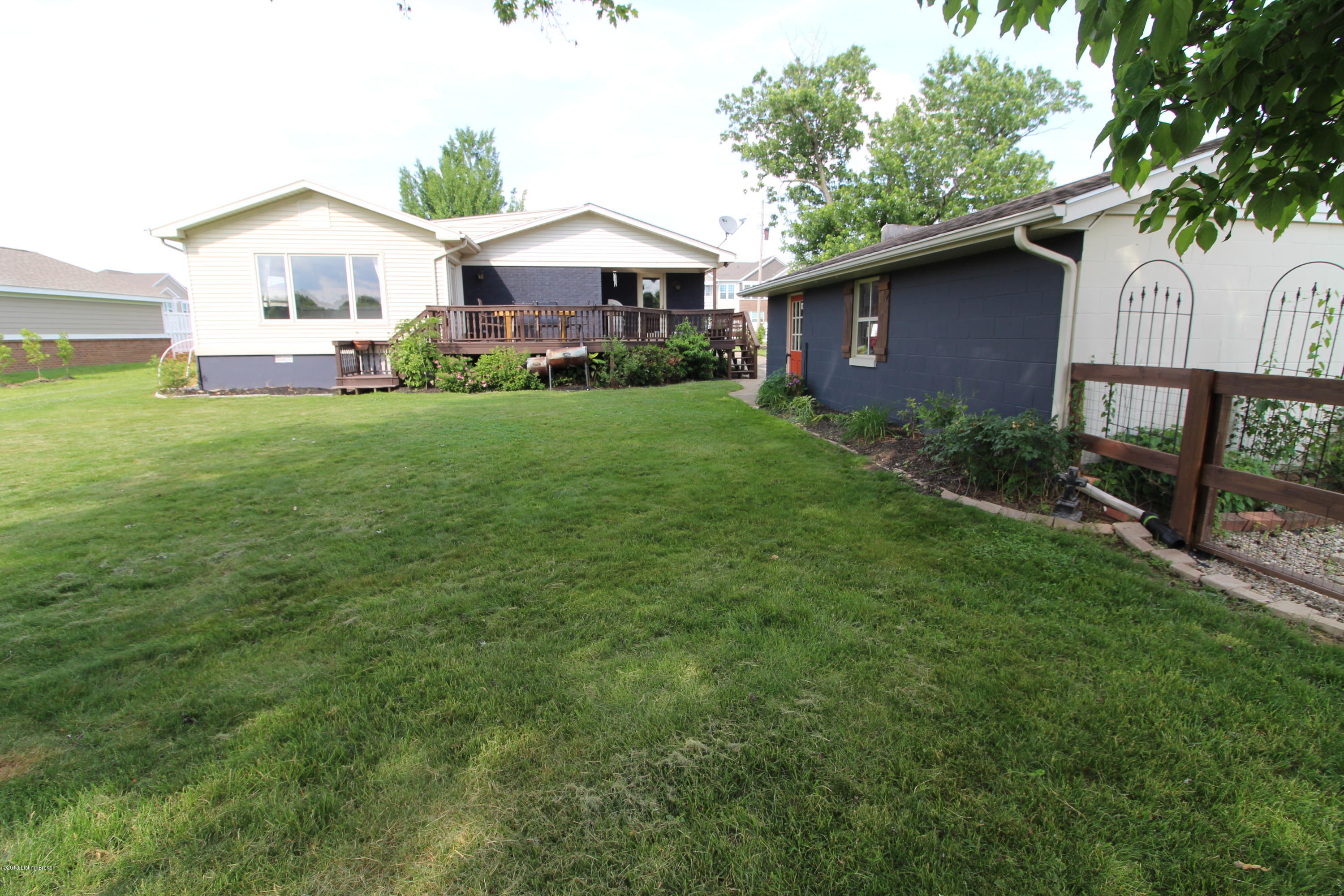 9108 Blowing Tree Road Louisville, KY 40220 - Photo 48 of 51 IMG_7024