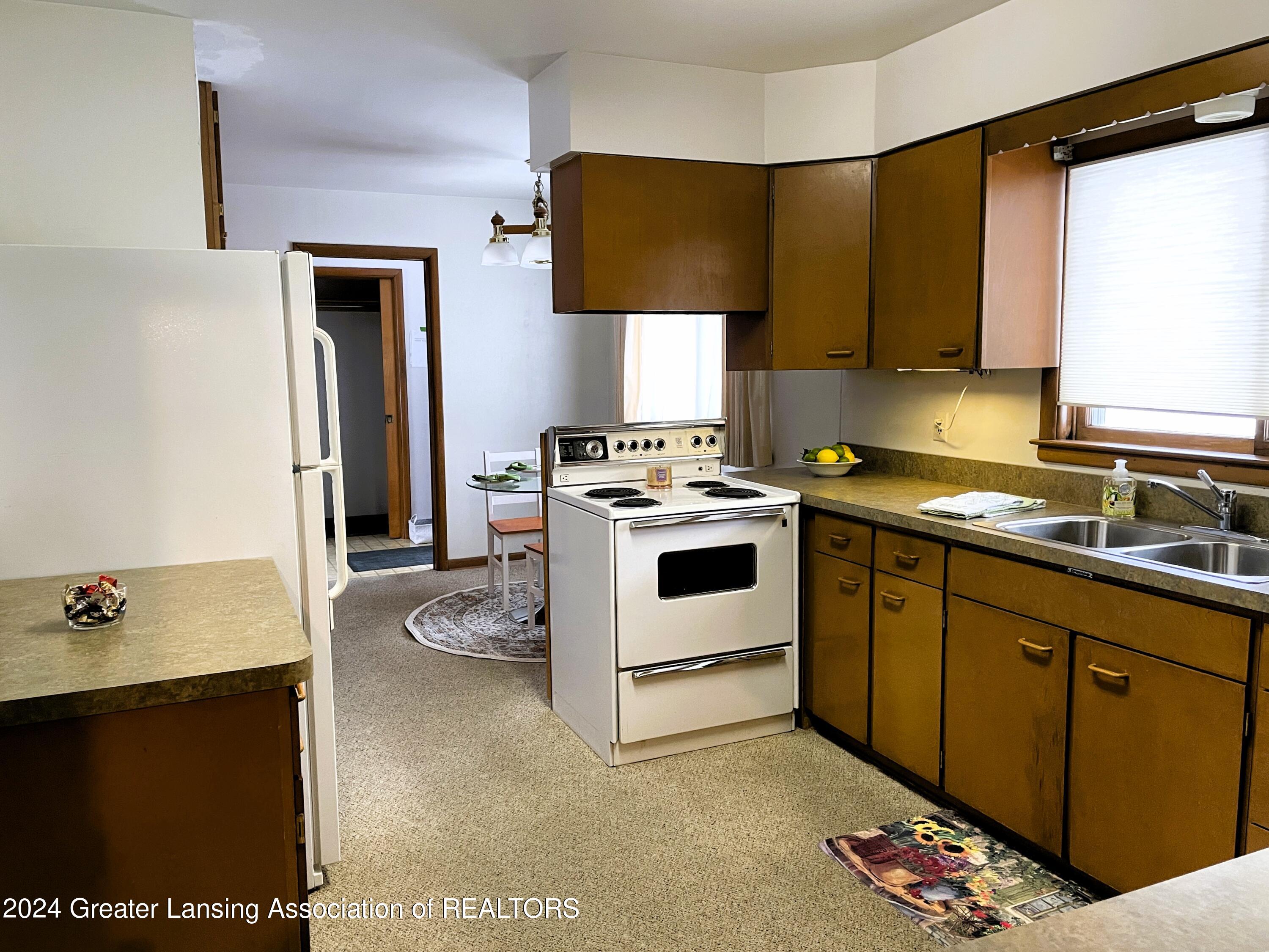 1730 Blue Grass Road Lansing, MI 48906 - Photo 12 of 26 kitchen