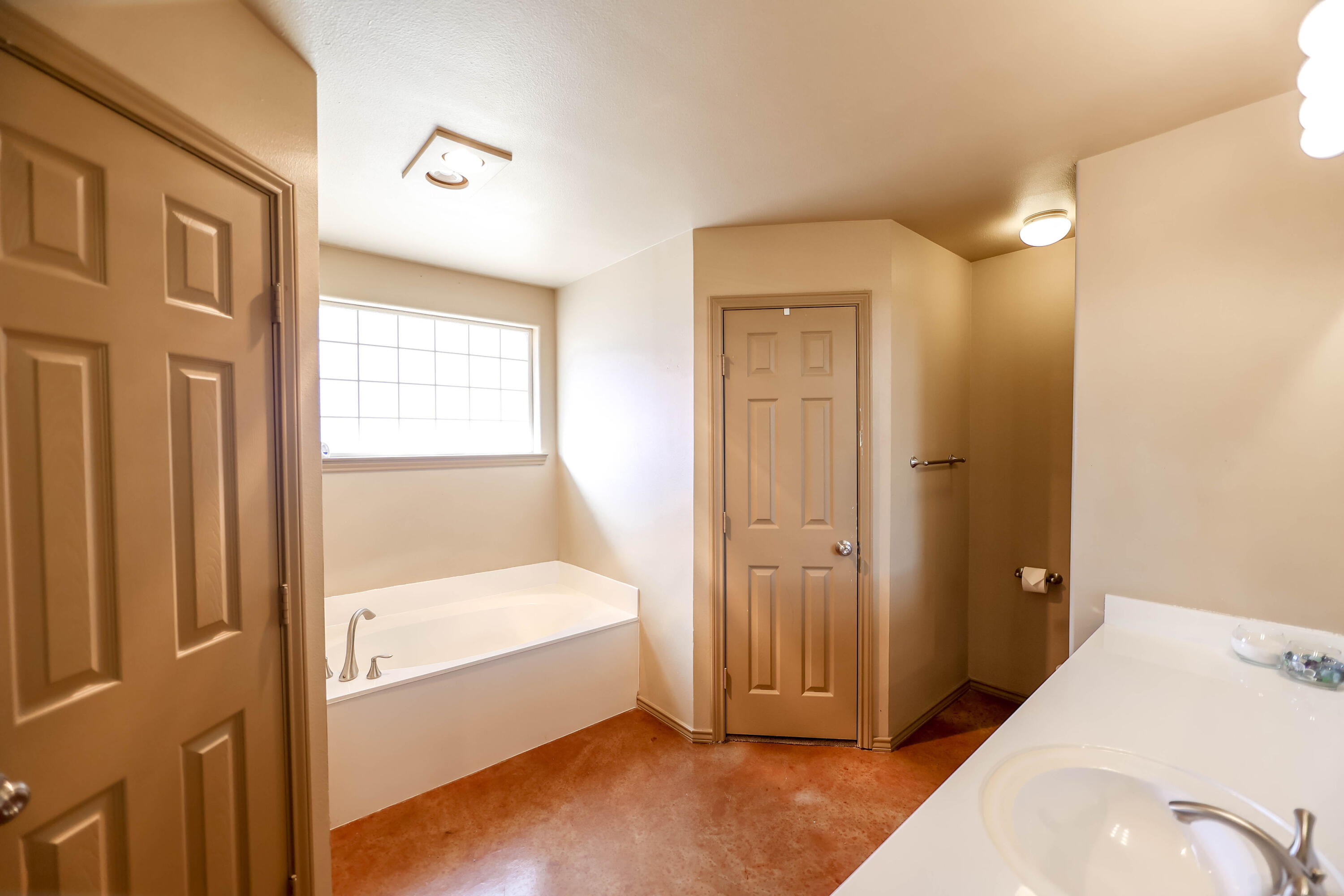6718 92nd Street Lubbock, TX 79424 - Photo 12 of 31 a bathroom with a tub and shower