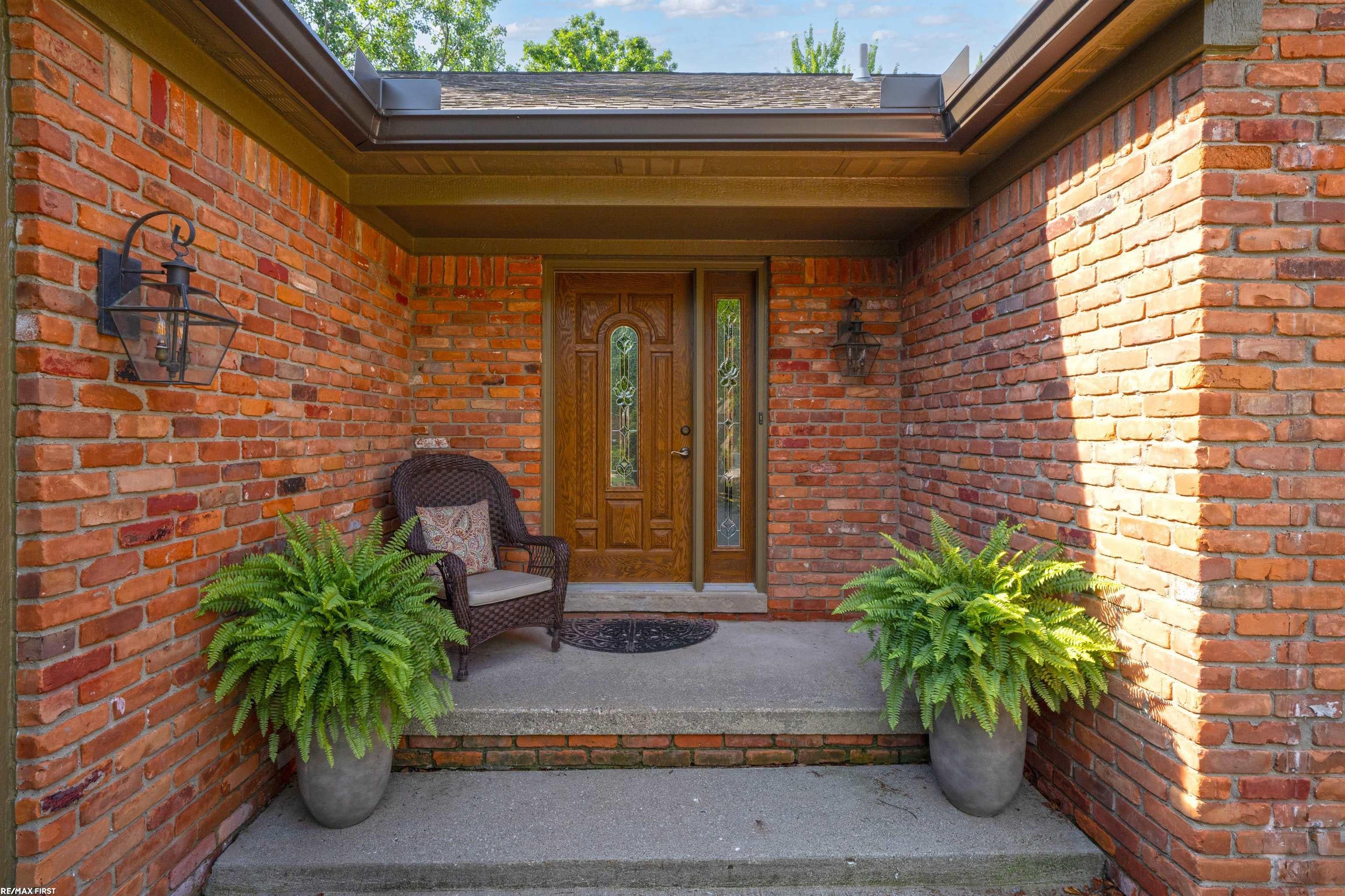 1734 Snowden Circle Rochester Hills, MI 48306 - Photo 3 of 38 Gallery Image 3