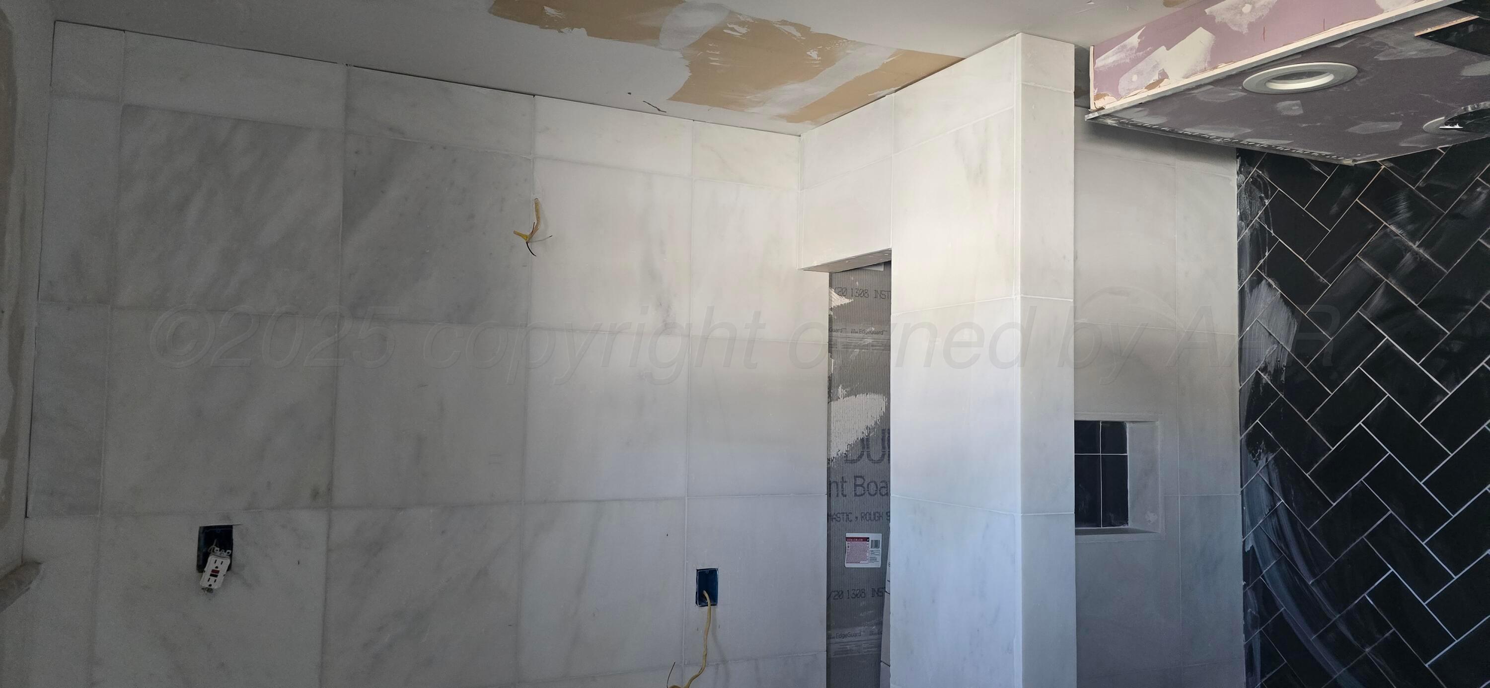 904 Elmore Street Borger, TX 79007 - Photo 13 of 20 a bathroom with a shower