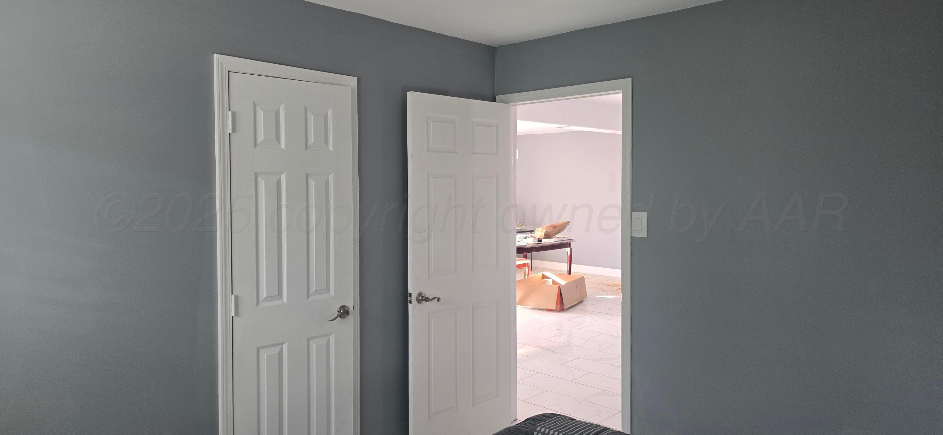 904 Elmore Street Borger, TX 79007 - Photo 18 of 20 a bathroom with a shower and a sink