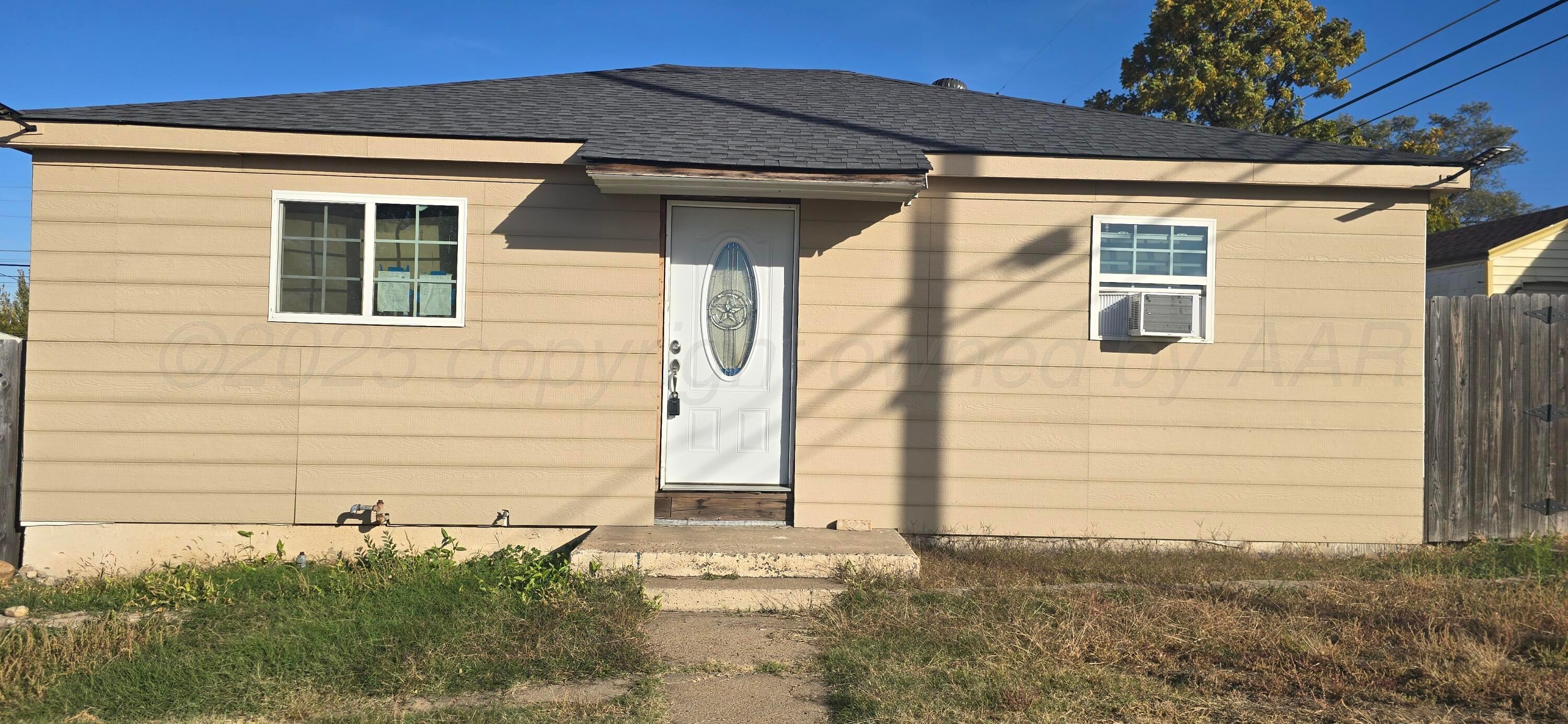 904 Elmore Street Borger, TX 79007 - Photo 2 of 20 a front view of a house with a yard