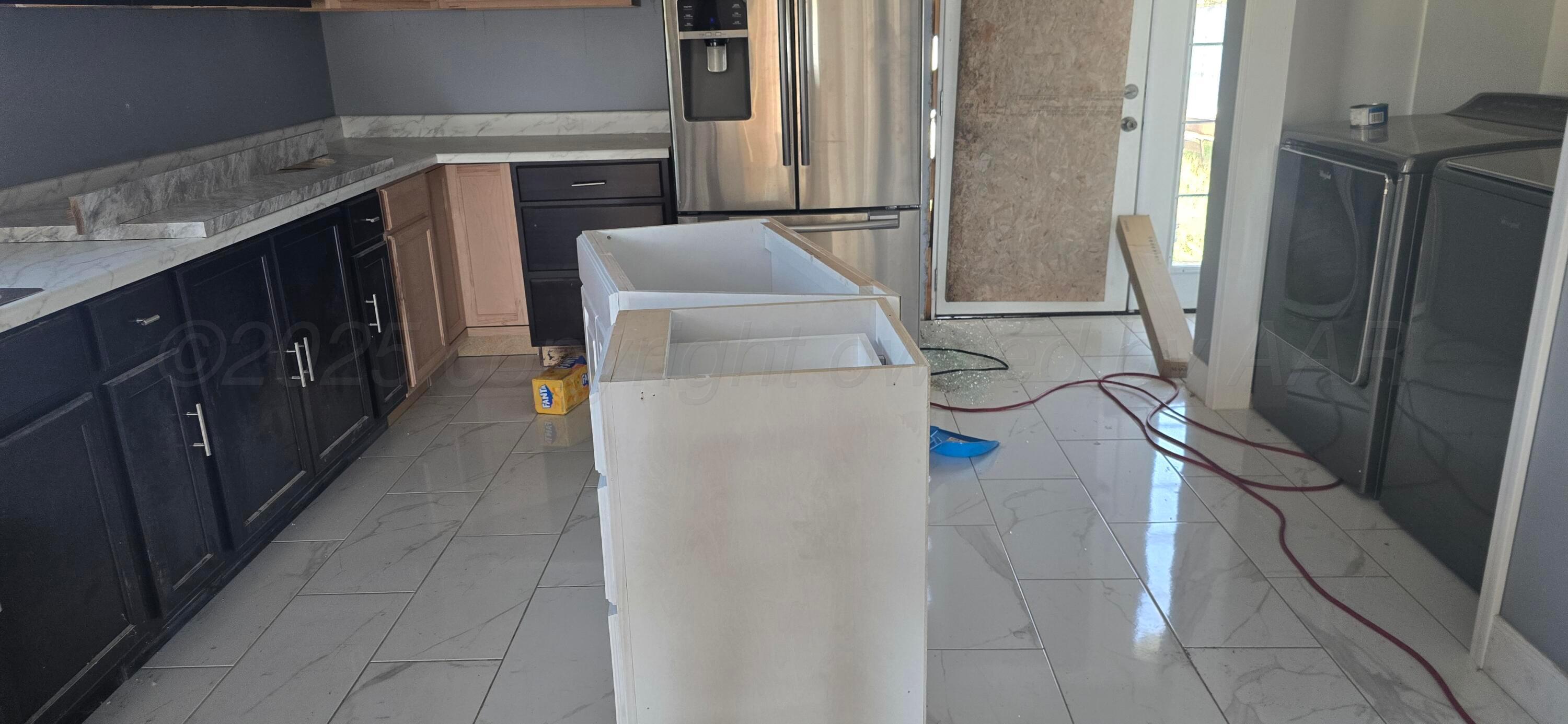904 Elmore Street Borger, TX 79007 - Photo 7 of 20 a utility room with cabinets