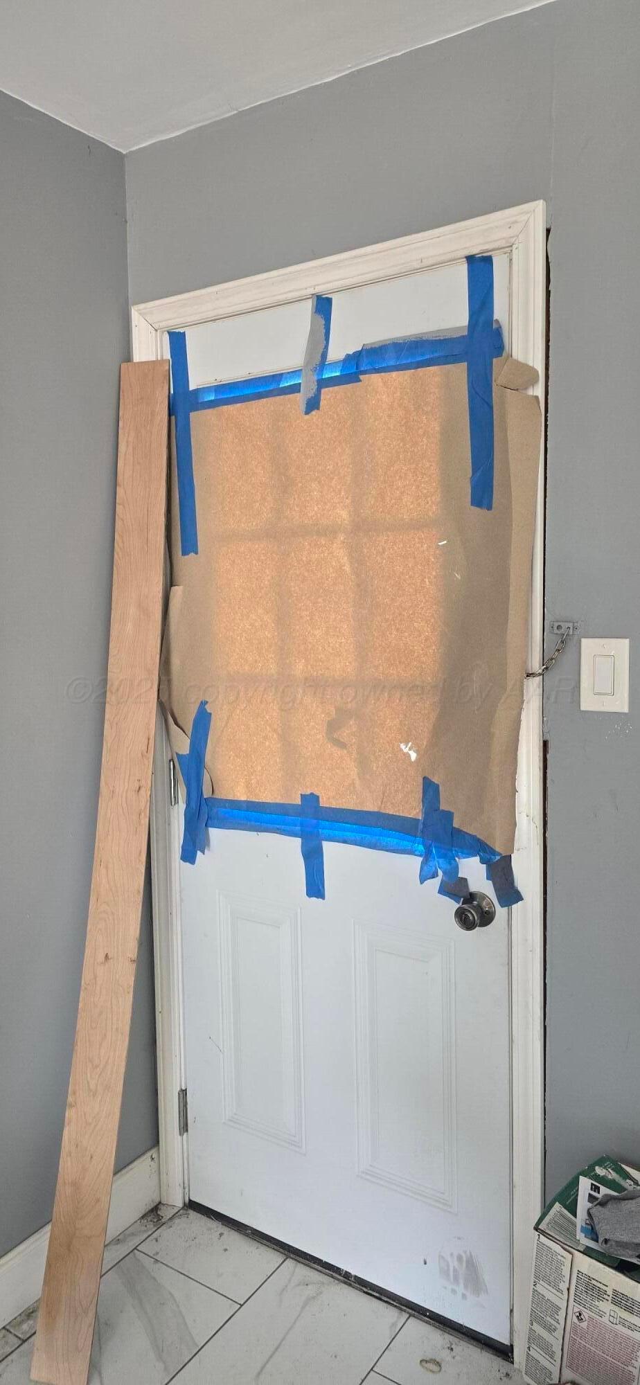 904 Elmore Street Borger, TX 79007 - Photo 8 of 20 a bathroom with a bathtub and a shower