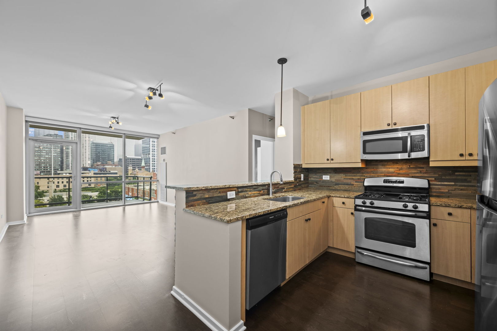 123 South Green Street, Unit 604B Chicago, IL 60607 - Photo 6 of 22 Gallery Image 6