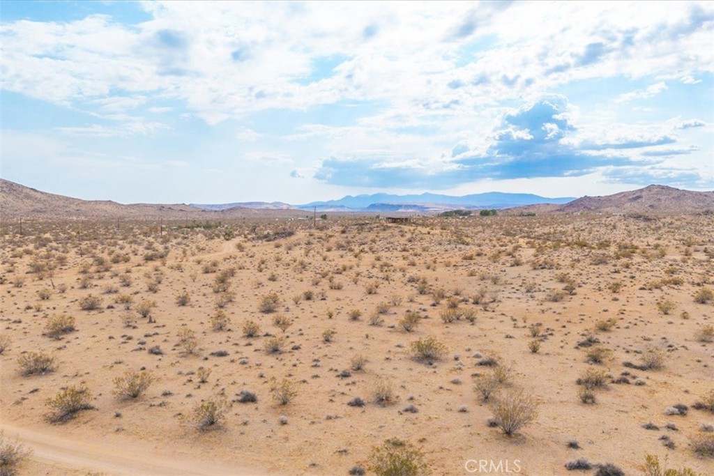 60150 Sharp Terrace Drive Landers, CA 92285 - Photo 11 of 25 view of a sky