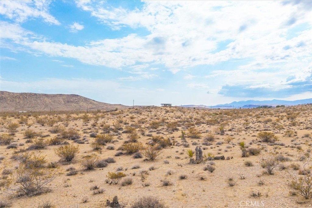 60150 Sharp Terrace Drive Landers, CA 92285 - Photo 13 of 25 a view of a sky