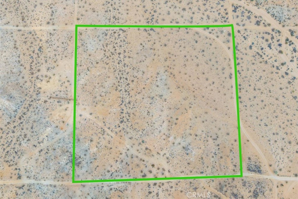 60150 Sharp Terrace Drive Landers, CA 92285 - Photo 9 of 25 close up of a white marble wall