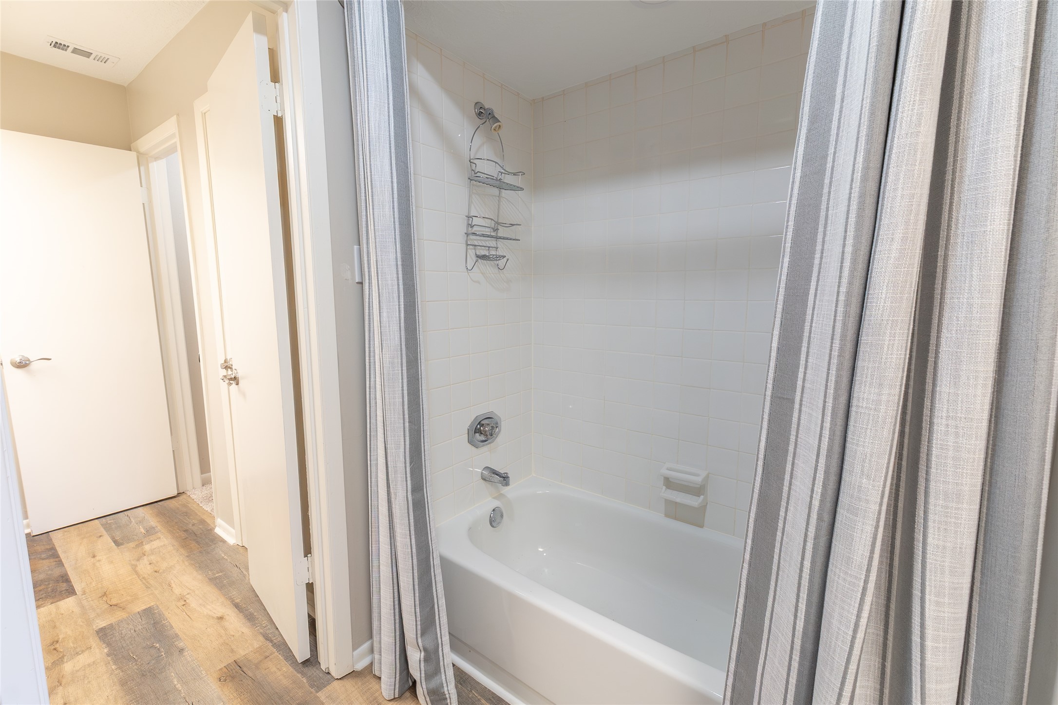 38 Regency Point Montgomery, TX 77356 - Photo 24 of 49 primary bathtub