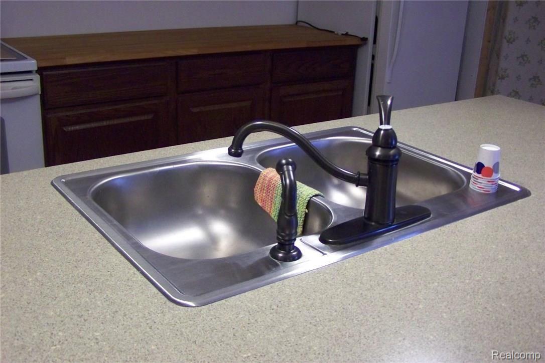 4848 Vines Road Howell, MI 48843 - Photo 15 of 32 NEW SINK IN LOWER KITCHEN