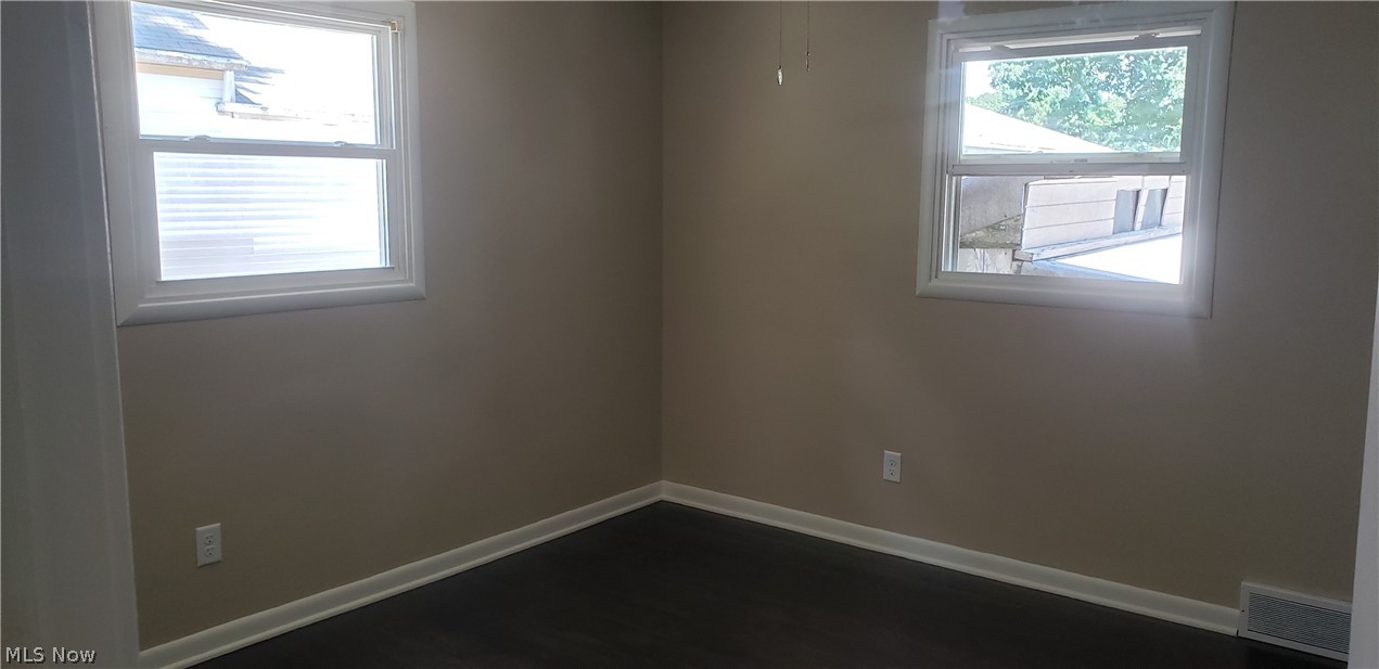 3449 Surrey Road Southeast Warren, OH 44484 - Photo 12 of 19 Gallery Image 12