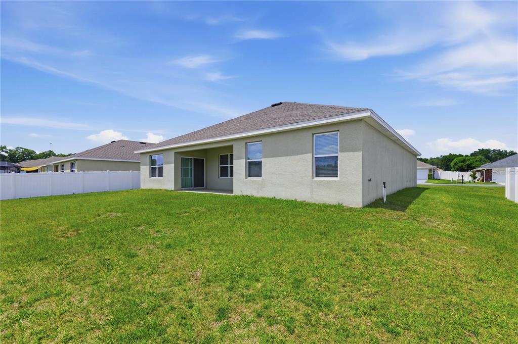 3902 Southeast 99th Street Belleview, FL 34420 - Photo 5 of 28 a view of a house with backyard and garden
