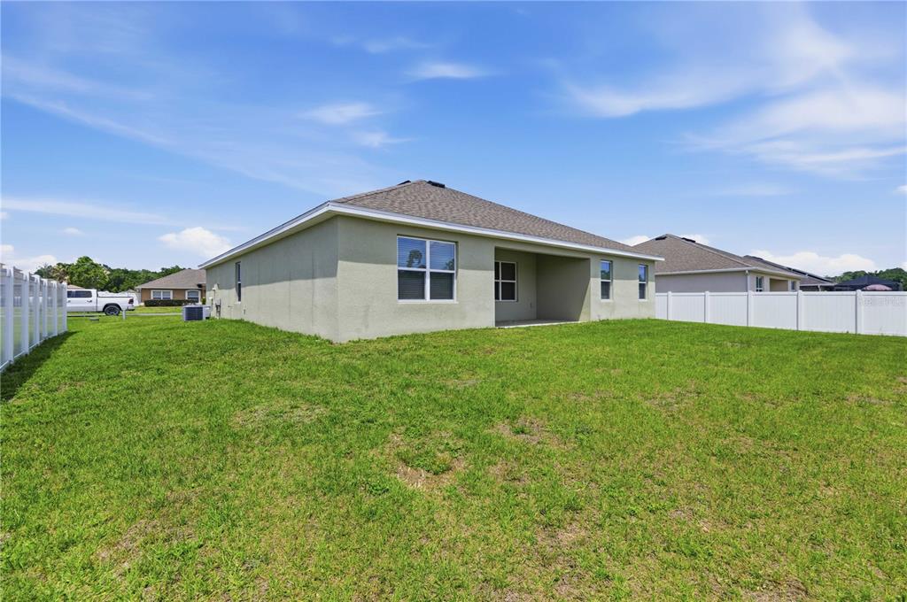 3902 Southeast 99th Street Belleview, FL 34420 - Photo 6 of 28 a front view of house with a garden