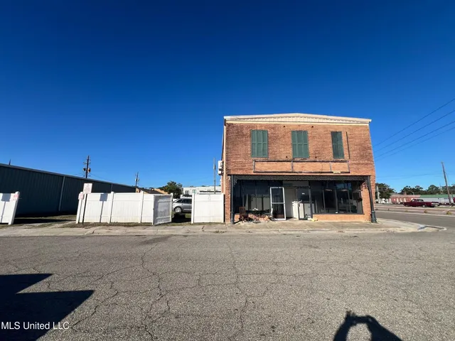 $975 | 100 Elizabeth Street, Unit E, Picayune, MS 39466
